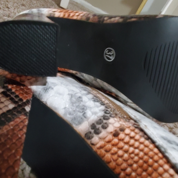 Mini Boots - Picture 4 of 8